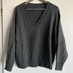 NWOT Emma Knudsen Rumi V-Neck Sweater - Charcoal - Size Small